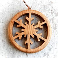 Hölzerne Schneeflocke-Dekoration - Weihnachtsdekoration - Winterdekorationen Hölzerne Schneeflocke-Dekoration - Weihnachtsdekoration - Winterdekorationen von ChoralisArt