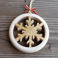 Hölzerne Schneeflocke-Dekoration - Weihnachtsdekoration - Winterdekorationen Hölzerne Schneeflocke-Dekoration - Weihnachtsdekoration - Winterdekorationen von ChoralisArt