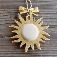 Hölzerne Strahlende Sonne Goldene Frühling Ostern Sommer Dekoration Ornament Hölzerne Strahlende Sonne Goldene Frühling Ostern Sommer Dekoration Ornament von ChoralisArt