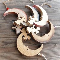 Mond Mit Engel Aus Holz Wand Fenster Dekoration Ornament Mond Mit Engel Aus Holz Wand Fenster Dekoration Ornament von ChoralisArt