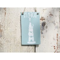 Maritimes Holzschild Im Shabbychic ~ Ahoi Leuchtturm , Rustikale Landhaus Dekoration Aus Altholz Upcycelt Nr. Hos028 von ChrissysAtelier