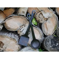 Handgeschmiedete Stahlkelle Und Pfannenwender Set Schmiede Utensilien Küchenutensilien Grilllöffel von ChristCenteredForge