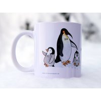 Niedliche Frühstückstasse Mit Pinguinen, Kindertasse Zu Weihnachten Niedliche Frühstückstasse Mit Pinguinen, Kindertasse Zu Weihnachten von ChristianBobeth
