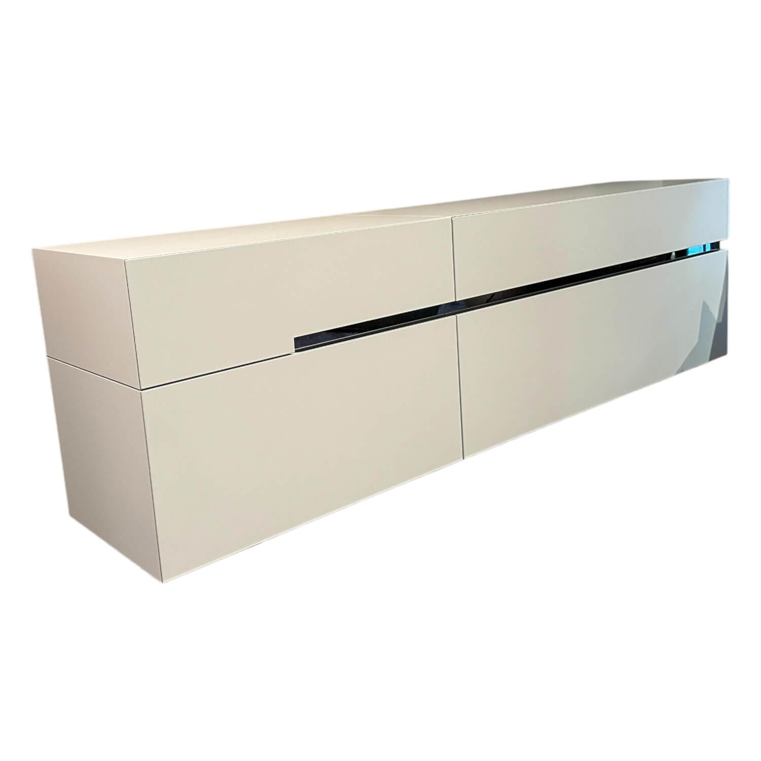 Hängesideboard Gap Lack Matt NCS S1502-Y Pearl Creme Fuge Chrom Rauchgrau von Christine Kröncke