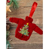 Handgestricktes Weihnachtspullover Ornament Festlicher Baumschmuck von ChristmasCreationz