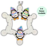 Schneeflocken-Pinguin-Familie Personalisierte Weihnachtsverzierung Handgemachtes Kundengebundenes Feiertagsgeschenk Benutzerdefinierter Name Schneeflocken-Pinguin-Familie Personalisierte Weihnachtsverzierung Handgemachtes Kundengebundenes Feiertagsgeschenk Benutzerdefinierter Name von ChristmasKeepsake