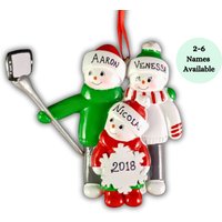 Personalisierte Selfie Familie Weihnachtsverzierung, Individuelle Namen & Jahr Personalisierte Selfie Familie Weihnachtsverzierung, Individuelle Namen & Jahr von ChristmasKeepsake
