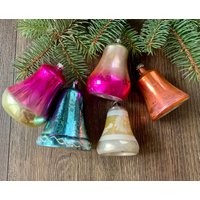 5 Glöckchen Antik Glas Weihnachtsschmuck, Christbaumschmuck, 1960Er Jahre Weihnachten, Vintage Weihnachten, Christbaumschmuck von ChristmasboxStore