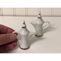 Artoria Limoges Porzellan Mini Teekannenförmige Salz & Pfeffer Streuer von ChristyLouVintage
