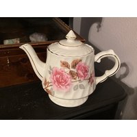 Vintage Ellgreave Echt Ironstone Teekanne Mit Rosa Rosen Und Goldbesatz | Holz & Söhne, England von ChristyLouVintage