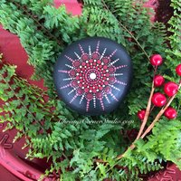 Handbemalter Mandala Stein Weihnachten Handbemalter Mandala Stein Weihnachten von ChristysCornerShop