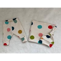 Bio-Spucktuch & Neugeborenenmütze Set. Neugeborenen Set Mit Nach Hause Nehmen. Bio Newborn Leggings. Baby Shower Geschenk. Foto Requisiten Bio-Spucktuch & Neugeborenenmütze Set. Neugeborenen Set Mit Nach Hause Nehmen. Bio Newborn Leggings. Baby Shower Geschenk. Foto Requisiten von ChubbyCheekbabies