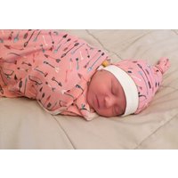 Bio Swaddle Decke & Newborn Hütchen Im Set. Neugeborene Mädchen Take-Home-Set. Organic Arrows Swaddle-Set. Baby-Dusche-Geschenk. Neugeborenen von ChubbyCheekbabies