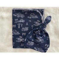 Navy Blaue Baumaschinen Swaddle Decke & Hut Set. Neugeborenen Jungen Take Home Baby Junge Dusche Geschenk. Foto Prop von ChubbyCheekbabies