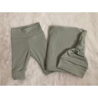 Sage Grünes Gerippt Strick Swaddle Decke & Hut Set. Neugeborenen Take-Home-Set. Leggings. Baby-Dusche-Geschenk. Baby Foto Requisite von ChubbyCheekbabies