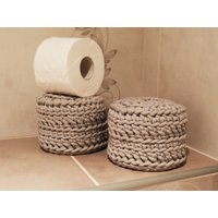 Gehäkelte Toilettenpapierabdeckung/Einweihungsgeschenk/Badezimmerdekoration/Gehäkelte Badezimmeraufbewahrung/Toilettenpapieraufbewahrung von ChunkyKnitworks