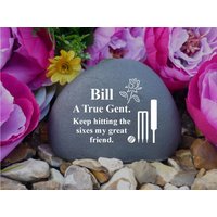 Memorial Pebble - Personalised Weatherproof Cricket Design Freestanding von ChurchyardAngels