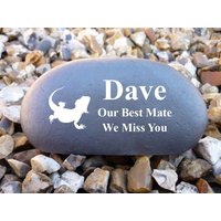Personalised Pebble | Stone Effect - Pet Memorial Weatherproof Bearded Dragon Medium von ChurchyardAngels