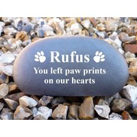 Personalised Pebble | Stone Effect - Pet Memorial Weatherproof Paws Medium von ChurchyardAngels