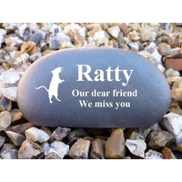 Personalised Pebble | Stone Effect - Pet Memorial Weatherproof Rat Medium von ChurchyardAngels
