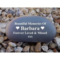 Personalised Pebble | Stone Effect - Weatherproof Medium Hearts von ChurchyardAngels