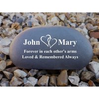 Personalised Pebble | Stone Effect - Weatherproof Medium Linked Heart von ChurchyardAngels
