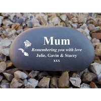 Personalised Pebble | Stone Effect - Weatherproof Medium Mum Rose von ChurchyardAngels