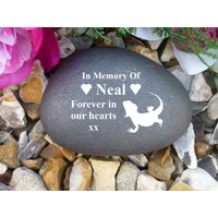 Pet Memorial - Small Pebble | Stone Effect Personalised Weatherproof Bearded Dragon von ChurchyardAngels