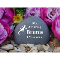 Pet Memorial - Small Pebble | Stone Effect Personalised Weatherproof Freestanding Geko von ChurchyardAngels