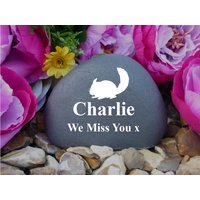 Pet Memorial - Small Pebble | Stone Effect Weatherproof Personalised Freestanding Chinchilla von ChurchyardAngels