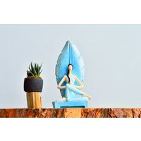 Frau Yoga Statue - Meditiert in Lotus Pose Frau Yoga Statue - Meditiert in Lotus Pose von CiceroArtDesign