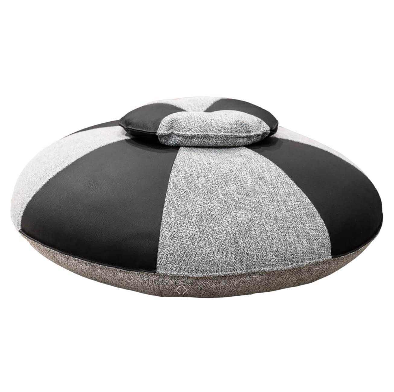 Cierre Sitzhocker Pouf Echinoidea in Leder Stoffkombination Grau Schwarz von Cierre