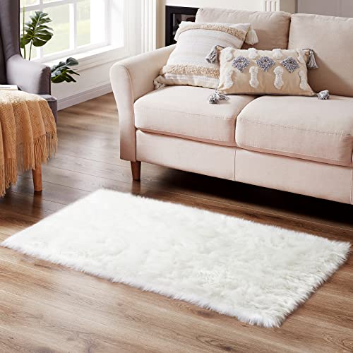 Ciicool Weißer Pelz-Teppich, Flauschiger Teppich, kleine Kunstfell-Teppiche für Schlafzimmer, weiches Schaffell, Couch-Sitzkissen, luxuriös, dick, zottelig, flauschig, 7.6x1.2 m von Ciicool