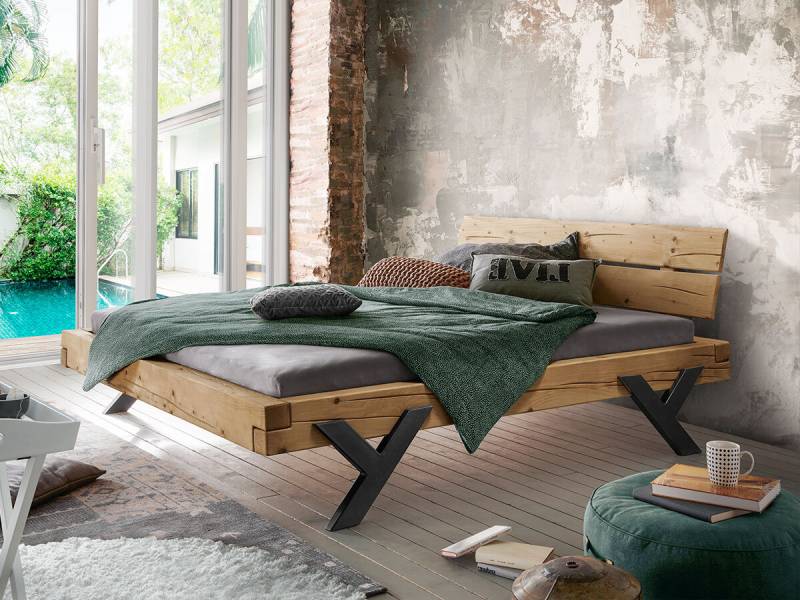 Cinall - Balkenbett Fichte mit Metall-Y-Beinen u. Holzkopfteil;  natur; 200 x 200 cm von Cinall ApS