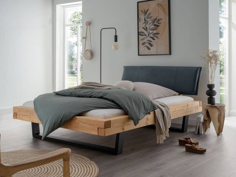 Cinall - Balkenbett Fichte mit Metallkufen u. Lederkopfteil 200 x 200 cm natur von Cinall ApS