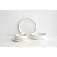 Auf Bestellung Gefertigt - 4-Teiliges Set Handgedrehtes Porzellan | Mit Großem 10, 5-Zoll-Teller Auf Bestellung Gefertigt - 4-Teiliges Set Handgedrehtes Porzellan | Mit Großem 10, 5-Zoll-Teller von CindyLabrecqueDesign