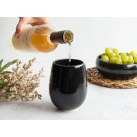 Handgefertigtes Weinglas Aus Porzellan Mit Schwarzer/Weißer Glasur, Satiniert/Glänzend von CindyLabrecqueDesign