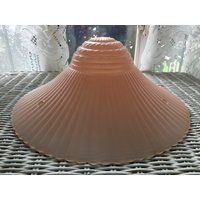 Vintage 1950Er Jahre Mid Century Retro Pink Frosted Plissee Scalloped Glas 3-Loch Ketten-Deckenleuchte-Leuchte-Schirm von CindysCozyClutter