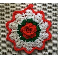 Vintage Weihnachten Hand Gehäkelt Rot Grün Weiß Runde Spitze Deckchen Topflappen Trivet von CindysCozyClutter