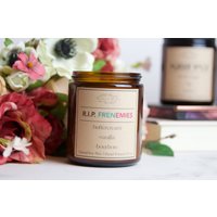 R.i.p. Frenemies Kerze| 100 % Sojawachs | Buttercreme, Vanille, Bourbon Frenemies-Inspiriert Rip Handgegossen Geschenk R.i.p. Frenemies Kerze| 100 % Sojawachs | Buttercreme, Vanille, Bourbon Frenemies-Inspiriert Rip Handgegossen Geschenk von ClandescentCandles