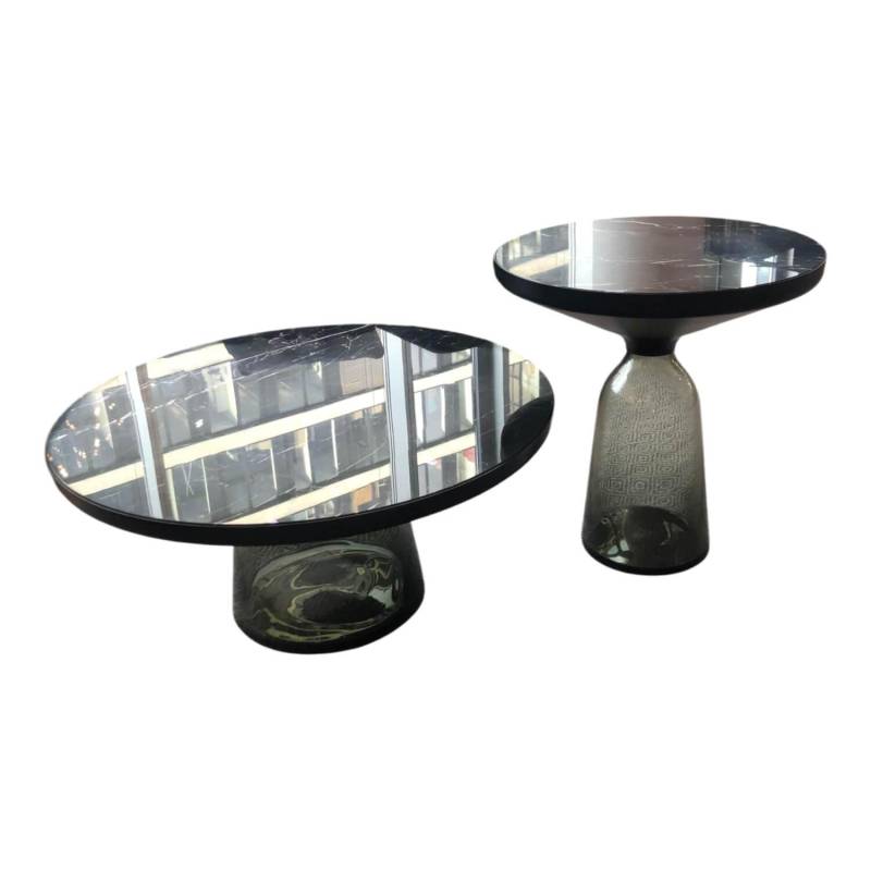 2er-Set Bell Coffee Table und Bell Side Table Marmor Nero Marquina Fuß Quarzgrau von ClassiCon