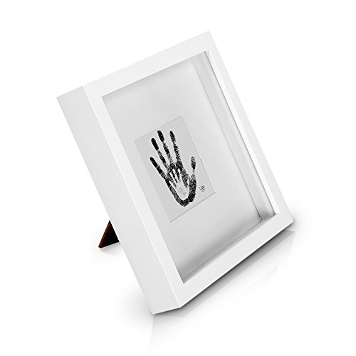 Classic by Casa Chic - Quadratischer Box-Bilderrahmen aus Echtholz - Weiß - 23x23 cm und 4,5 cm tief - Sicherheitsglas - mit 10x10 cm Passepartout - 3d Objektbilderrahmen - Rahmenbreite 2cm von Classic by Casa Chic