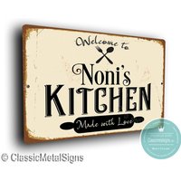 Noni's Kitchen Schild, Geschenk Für Noni, Muttertag, Benutzerdefinierte Schilder, Küchenschild, Noni Geschenk, Geschenk Für Noni, Küchendekor von ClassicMetalSigns