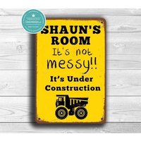 Personalisiertes Jungenzimmerschild Gelbes Under Konstruktion Dekor Personalisiertes Jungenzimmerschild Gelbes Under Konstruktion Dekor von ClassicMetalSigns
