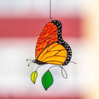 Monarchfalter-Buntglas-Fensterbehang-Handgemachtes Produkt-Buntglas-Schmetterlings-Geschenke Housewarminggeschenk von ClassyGlassyThings