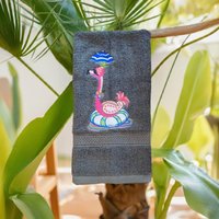Flamingo Design Besticktes Handtuch. Geschenk, Personalisierte Handtücher. Sommer Tücher. Sommergefühl von ClaudiaDesignsShop