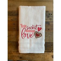 Valentinstagsliebe Handtuch - Bestickte Handtücher. Badezimmerhandtücher. Bestickt. Geschenke. Valentinstag von ClaudiaDesignsShop