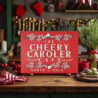 Weihnachtsschnitt & Servierbrett "Cheery Caroler Cafe North Pole' Gehärtetes Glas in 2 Größen, Urlaub Küche Dekor Zubehör Werkzeuge von ClausCentral