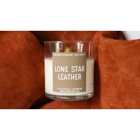 Lone Star Leder Handgefertigte Kerze, Geschenke Für Ihn, Texas Cowboy Country Geschenk, Wildleder Sauberer Männlicher Duft, Trauzeugen Geschenke von ClayHouseCandles