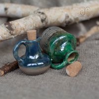 2 Kleine Keramikflaschen, Raku Keramik Vasen, Flaschen, Tischdekoration, Wohndekor, Miniaturflaschen, 313 2 Kleine Keramikflaschen, Raku Keramik Vasen, Flaschen, Tischdekoration, Wohndekor, Miniaturflaschen, 313 von ClayLadyArt